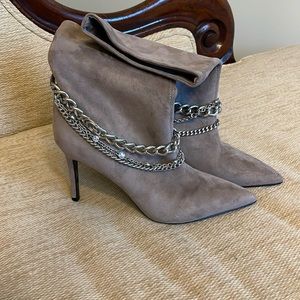 Guess grey suede chain detail mid heel boots NWOT 8.5